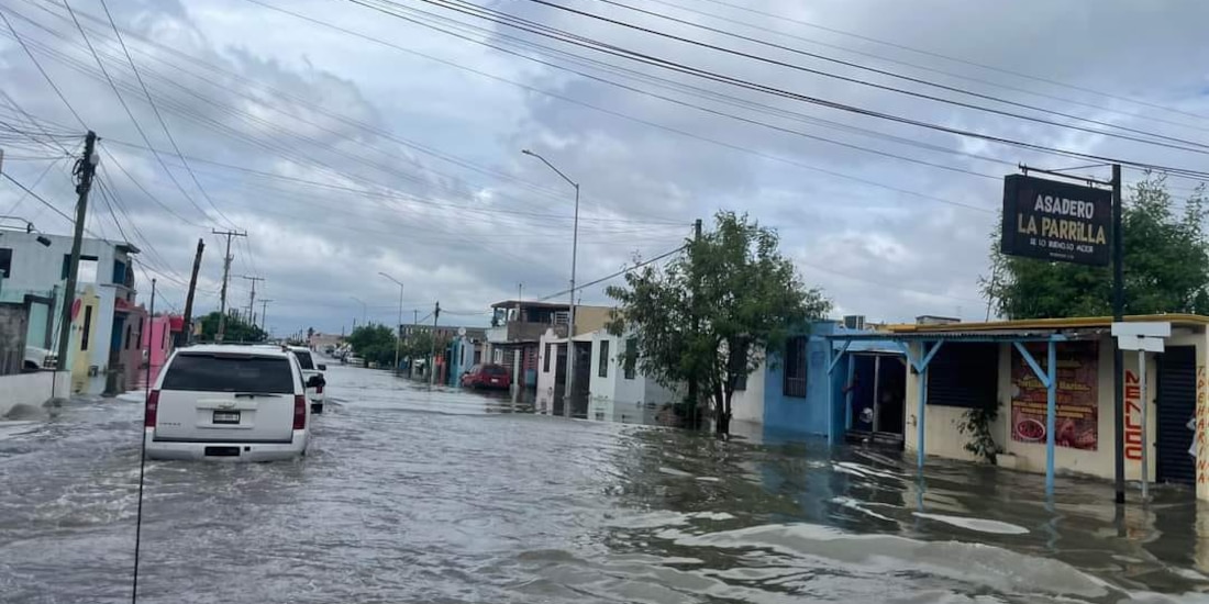 Debido a las fuertes lluvias de los últimos días, varias calles de Matamoros permanecieron inundadas ayer.