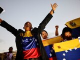 Venezolanos protestan en Brasilia, ayer.