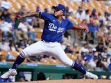 Julio Urías durante un partido con los Dodgers en la MLB.