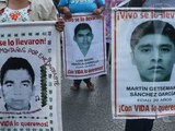 Padres de los 43 normalistas desaparecidos de Ayotzinapa marcharon en marzo de este 2022 en la CDMX