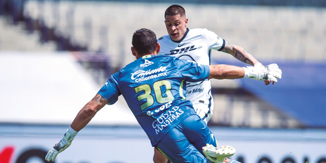 Iturbe en un partido con los Pumas