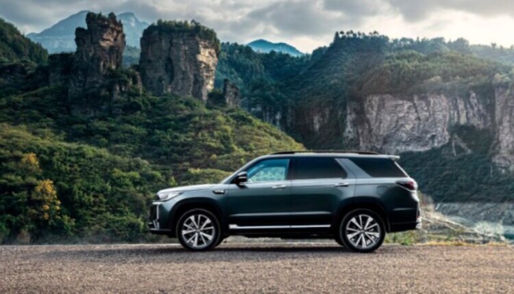 El CS95 Plus resguarda bajo el cofre un motor de 2.0 litros turboalimentado