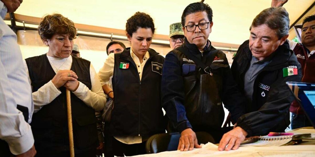 Luisa María Alcalde y Delfina Gómez instruyen reforzar trabajos de bombeo por inundaciones en Chalco.