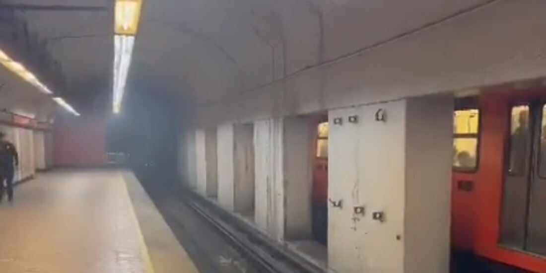 Humo en la Línea 7 del Metro, según reportes de usuarios.