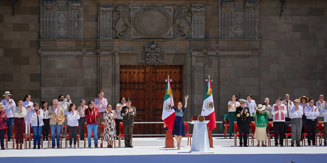 La presidenta de México en el Zócalo de la CDMX.