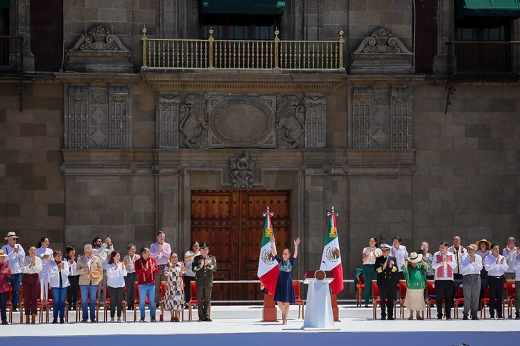 La presidenta de México en el Zócalo de la CDMX.