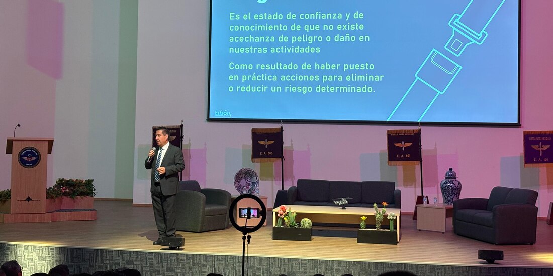 Mando de la Fuerza Aérea hace la explicación correspondientes sobre seguridad.