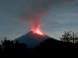 El volcán Popocatépetl continuó con intensa actividad la madrugada de este lunes. El semáforo de Alerta Volcánica subió a Amarillo Fase 3 desde el día de ayer.