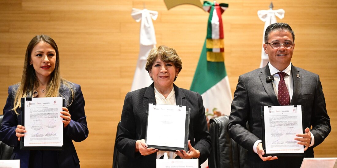 La gobernadora Delfina Gómez (c.), Mónica Chávez, secretaria de la Mujer (izq.), y Fernando Díaz, titular del TSJ.