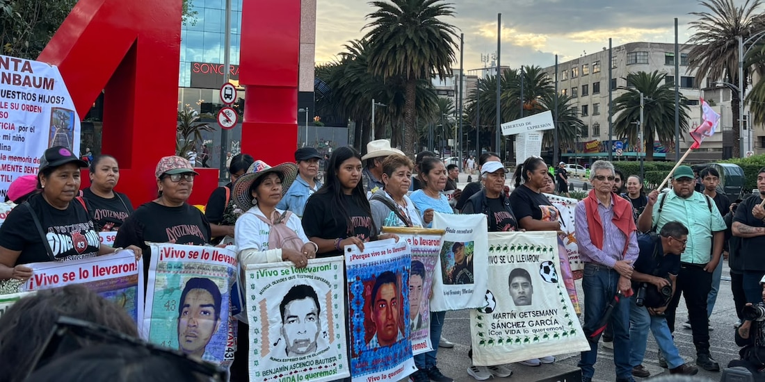 Marcha en Ciudad de México a 12 años de la desaparición de los 43 normalistas de Ayotzinapa, el 26 de septiembre de 2026.