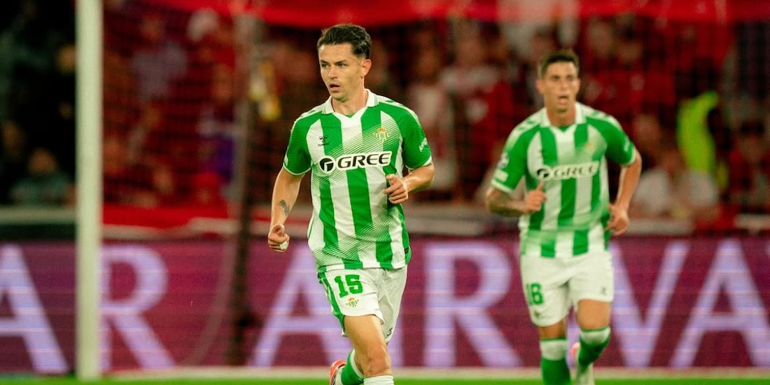 Álvaro Fidalgo en un partido con el Betis