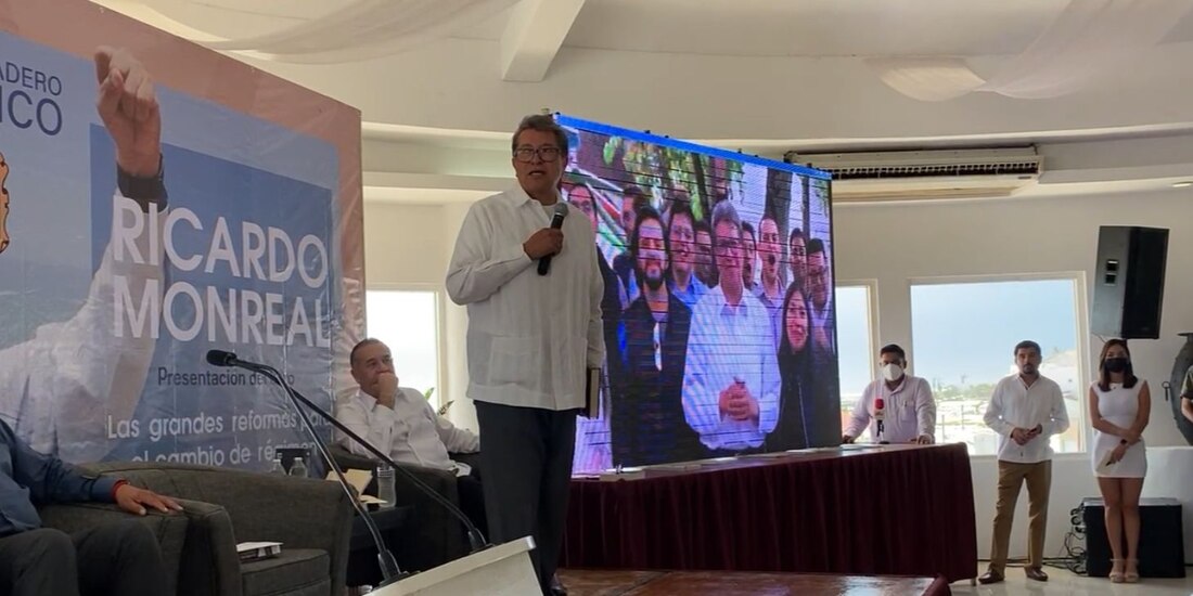El senador morenista, durante la presentación de su libro, en Tamaulipas, ayer