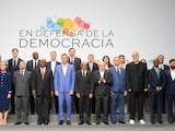 Asistentes a la cumbre En defensa de la democracia, en Barcelona, España