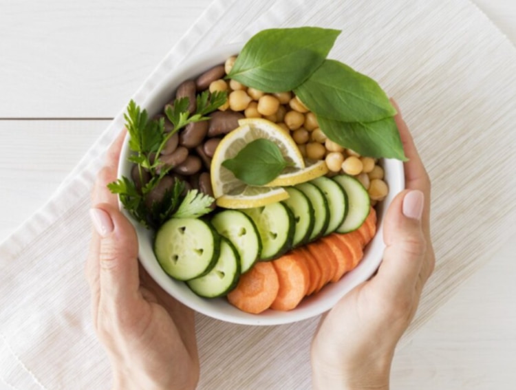 Come alimentos ricos en nutrientes