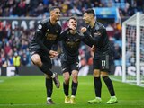 William Saliba, Jorginho y Gabriel Martinelli del Arsenal celebran tras anotar en el encuentro de la Liga Premier ante el Aston Villa el sábado 18 de febrero del 2023.