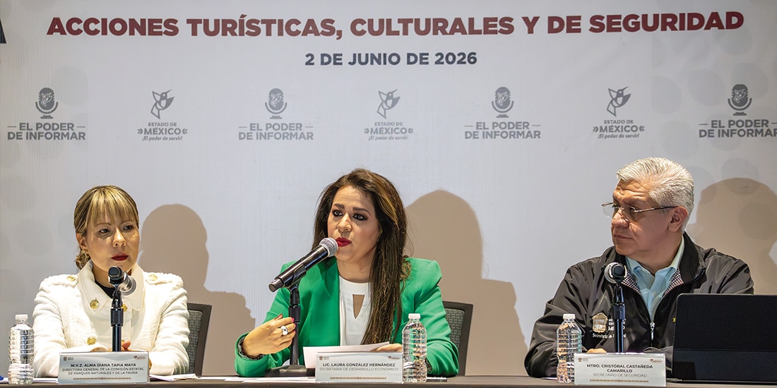 DIANA TAPIA, Laura González y Cristóbal Castañeda, ayer, en conferencia.