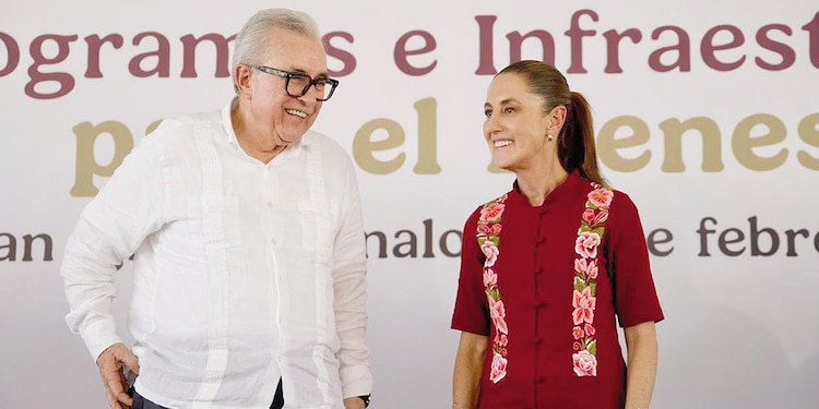 La Presidenta Claudia Sheinbaum con el gobernador de Sinaloa, Rubén Rocha, ayer