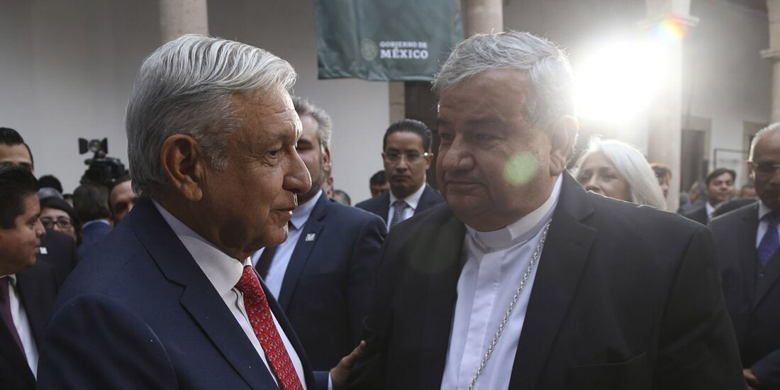 El equipo médico que atiende al arzobispo de Morelia, dijo que el tratamiento del también vicepresidente de la Conferencia del Episcopado Mexicano, puede ser prolongado y riesgoso.