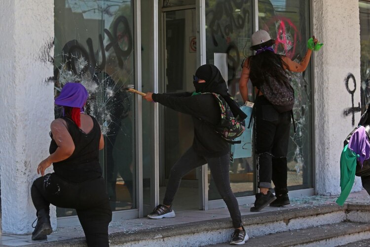 Algunas de las manifestaciones de mujeres que tuvieron lugar, ayer.