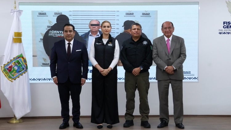 Durante la inspección ministerial en la colonia Anzures, los peritos resguardaron fajos de dinero en efectivo de procedencia ilícita.