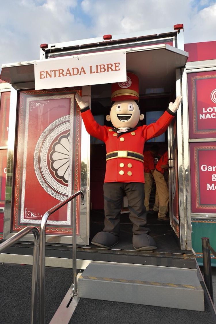 El tráiler del Museo de la Suerte durante su estancia en diversas plazas públicas de México.