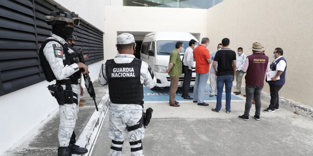 Llegada de la paquetería electoral en Campeche para el recuento de votos, es resguardada por la Guardia Nacional.