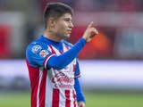Javier "Chofis" López durante un partido del Guadalajara en el Guard1anes 2020 de la Liga MX.