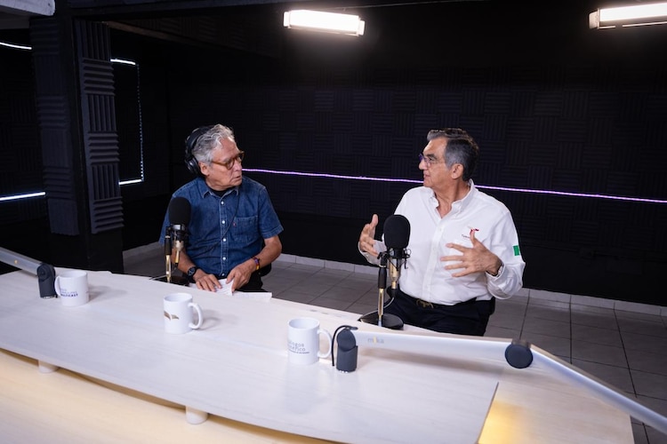 El gobernador de Tamaulipas, Américo Villarreal Anaya, durante el programa "Diálogos con Américo".