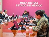 La gobernadora del Edomex Delfina Gómez, durante la Mesa de Paz