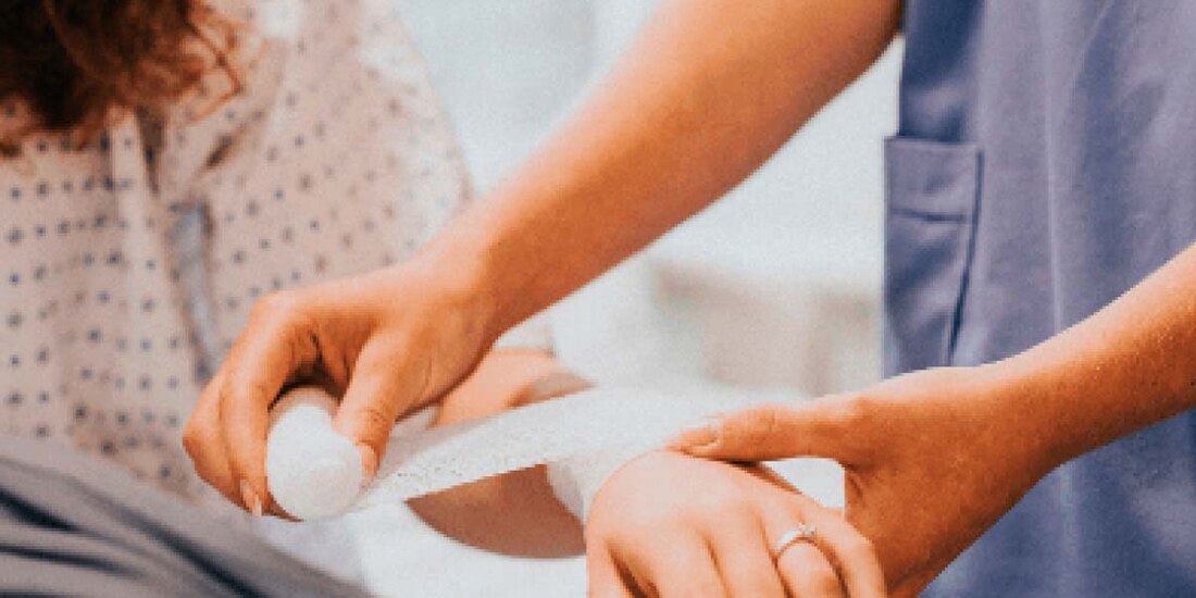 La AMIS resaltó que algunos seguros cubren cirugías estéticas cuando son reconstructivas, es decir, cuando se requieren porque debido a un accidente o enfermedad la apariencia física del contratante está afectada o representa riesgos para su salud o bienestar