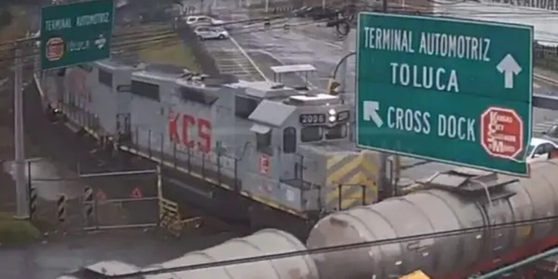 Tren arrasa con pipa de gas, que intentó ganarle el paso en zona industrial de Toluca.