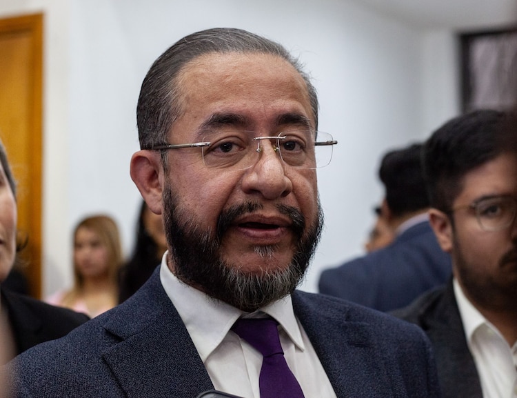 Hugo Eric Flores Cervantes, presidente del partido Paz, en el INE, el 13 de julio de 2026.