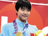 La medallista posa en el podio tras ganar los 200 metros combinados en los Juegos Asiáticos, ayer.