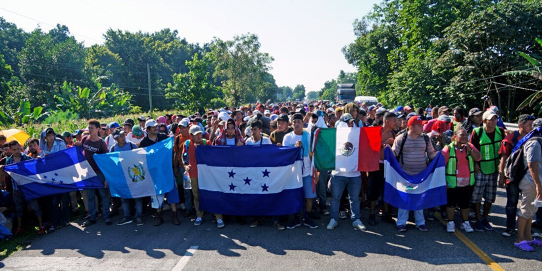 Centroamericanos, provenientes de Honduras y Guatemala, intentan llegar a Estados Unidos, vía México.