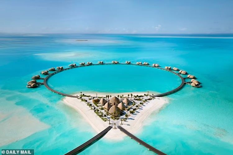 Cristiano Ronaldo adquirió una lujosa villa privada en medio del Mar Rojo.