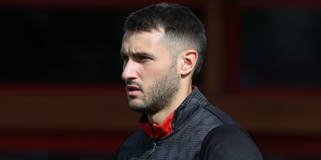 Santiago Giménez en un entrenamiento con el Milan