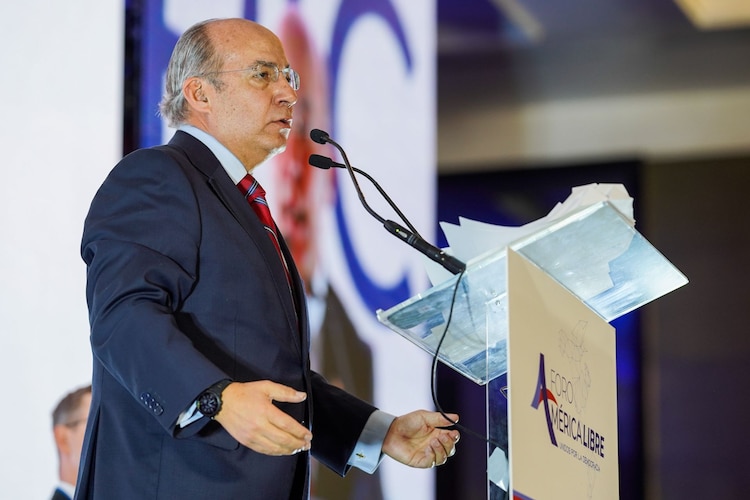 El expresidente de México, Felipe Calderón durante su participación en el Foro “América Libre Unidos Por la Democracia”