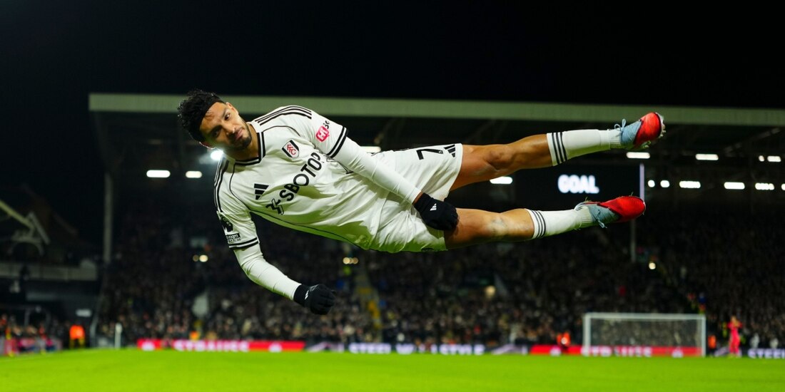 Raúl Jiménez celebra su gol ante el Chelsea en la Premier League