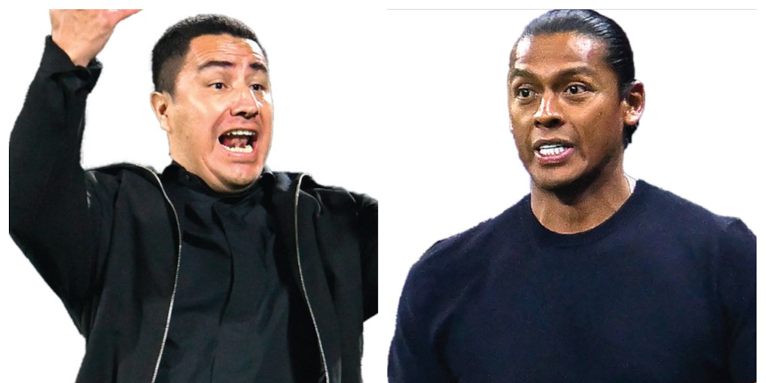 En la imagen, los DT de Pumas y Cruz Azul, Efraín Juárez y Joel Huiqui, respectivamente
