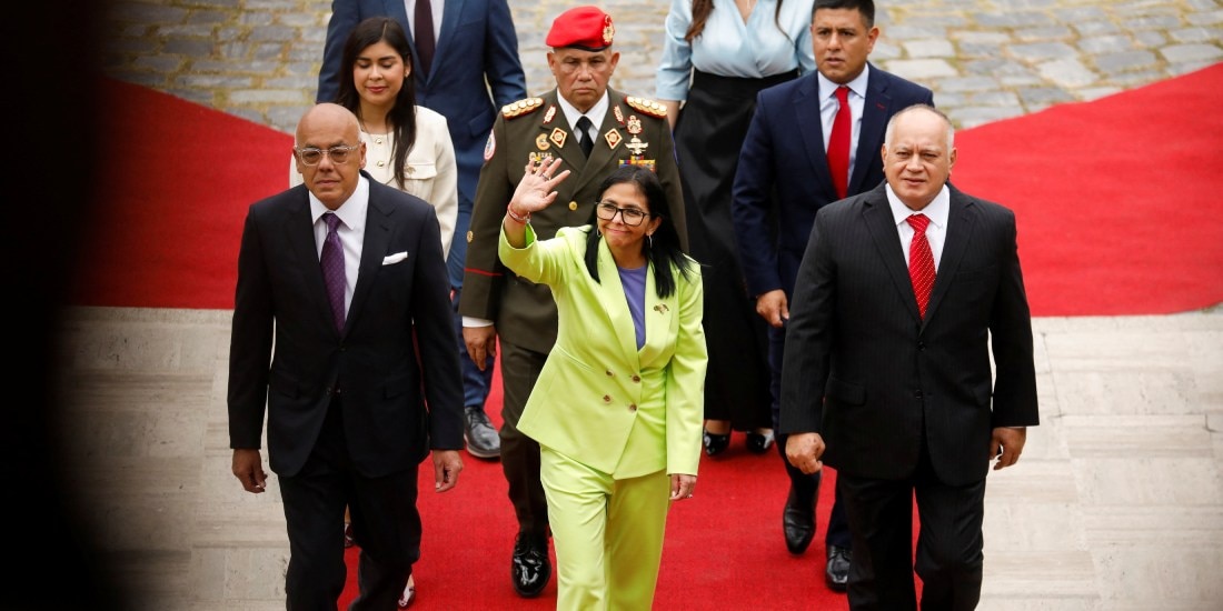 ‘Si algún día me tocase ir a Washington, lo haré de pie, no arrastrada’, afirma Delcy Rodríguez.