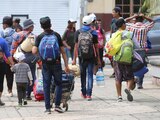 La CNDH hizo un llamado para atender a migrantes, entre ellos niños, en el norte del país.
