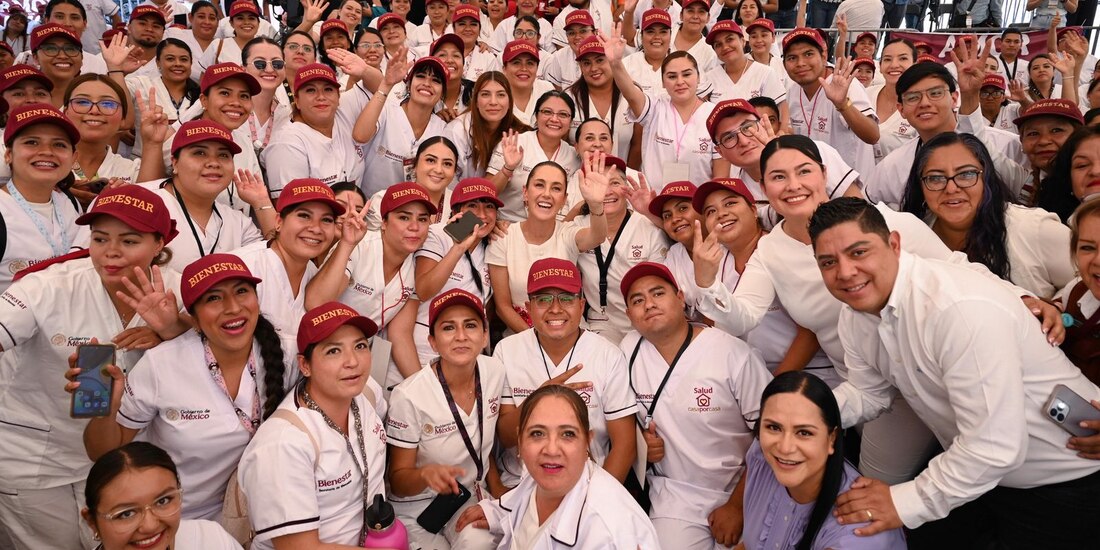 Claudia Sheinbaum presenta en San Luis Potosí el programa Salud Casa por Casa ante cientos de trabajadores de la salud.