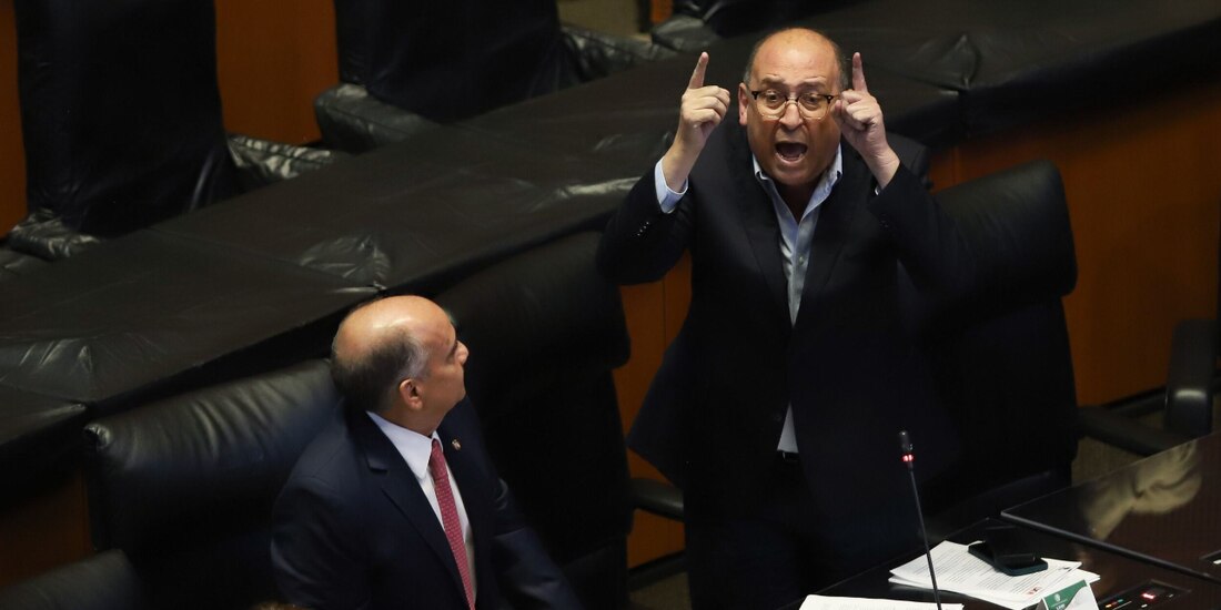 El diputado Rubén Moreira, ayer, durante la discusión en la Comisión Permanente.