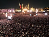 Estiman 400 mil personas en el concierto de Shakira en el Zócalo de la Ciudad de México.
