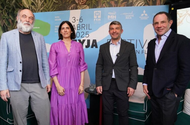 De izq. a der., el artista Carlos Amorales, la directora Patricia Elías Calles, el alcalde de Miguel Hidalgo, Mauricio Tabe, y Sergio Berger.