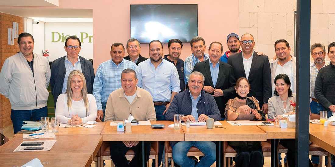 El morenista se reunió con integrantes del bloque en defensa de la 4T, el lunes.