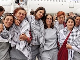 Activistas de la Flotilla Global Sumud, en el aeropuerto de Estambul, ayer.