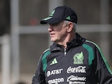 Javier Aguirre dirige un entrenamiento de la Selección Mexicana
