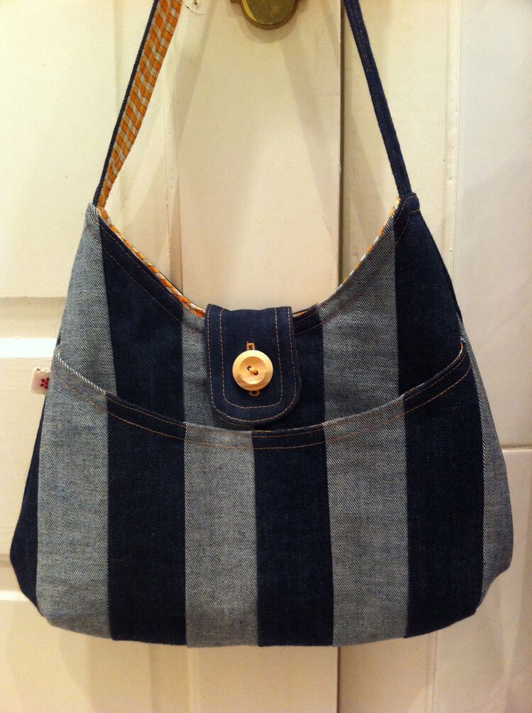 En la Feria de la Mezclilla encontrarás bolsas de este material, así como cinturones, monederos, carteras y mucho más.