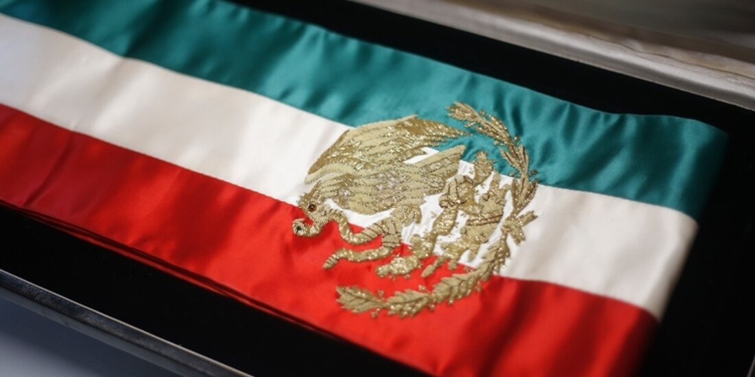 Banda presidencial con los colores de la enseña nacional.